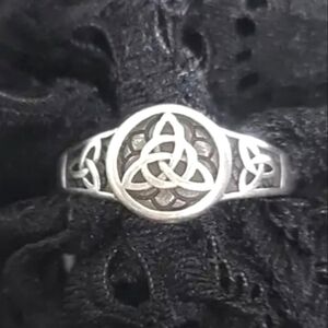 Elegant 925 Sterling Silver Celtic Knot Ring Sz 6